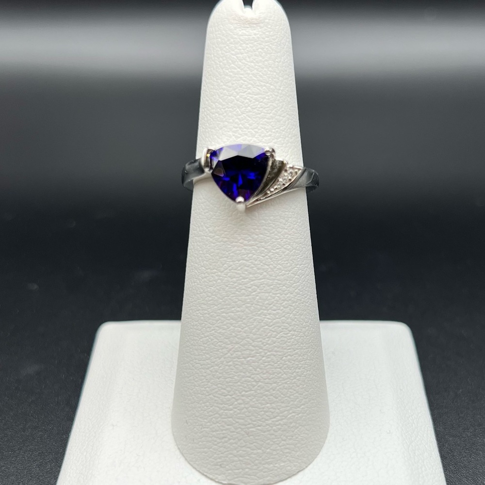 Sterling Silver Elegant Trillion Cut Amethyst CZ Ring,sz 5